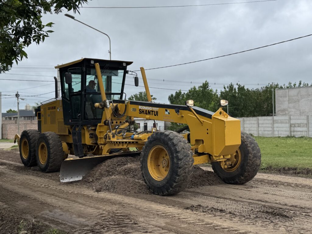 Avellaneda continúa con el mantenimiento de calles de calzada natural